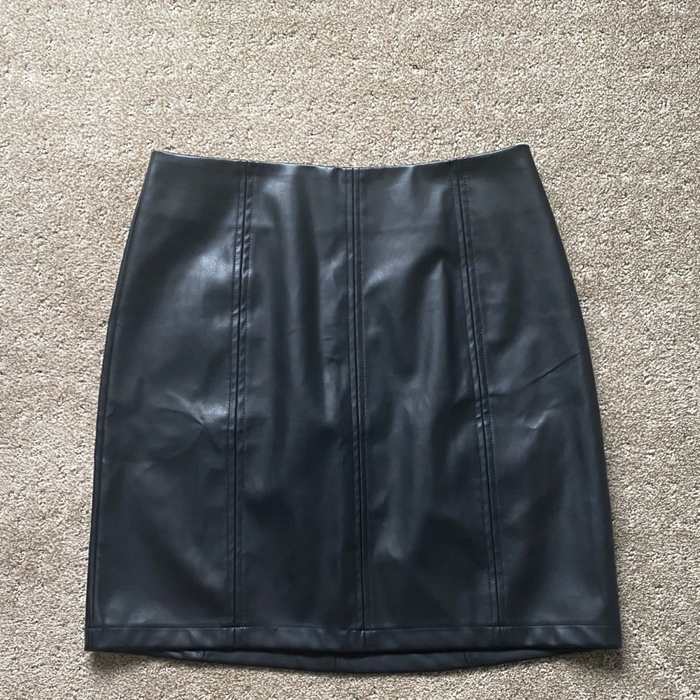 Elegant Black Pencil Skirt